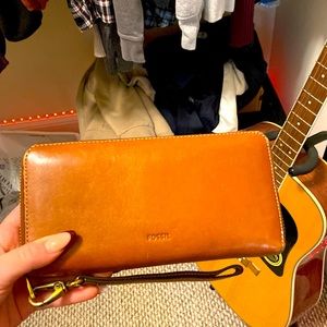 Womens fossil clutch